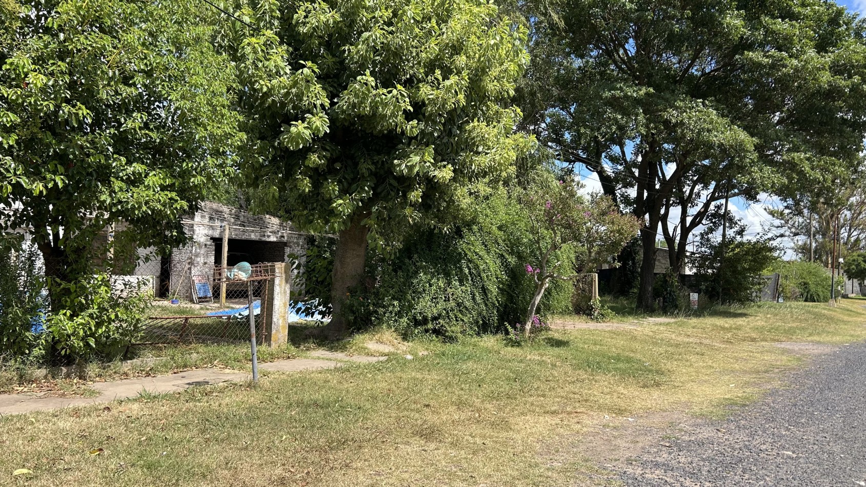 terreno con casa a demoler
