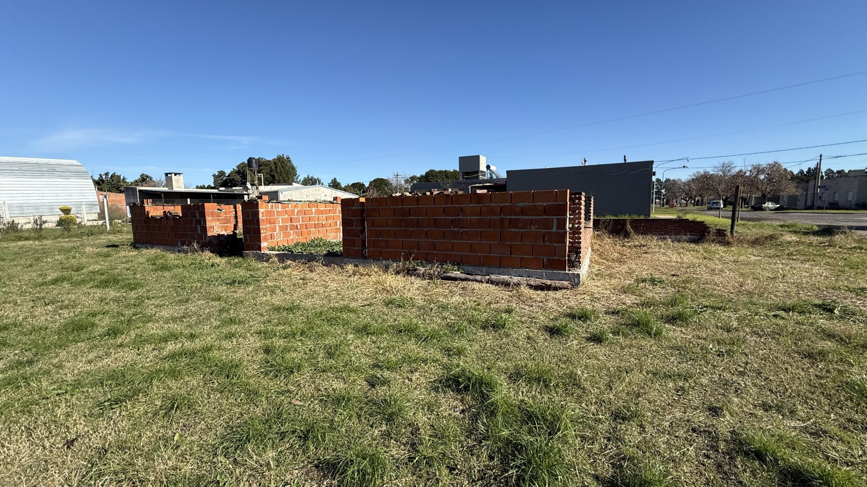 Lote con mejoras