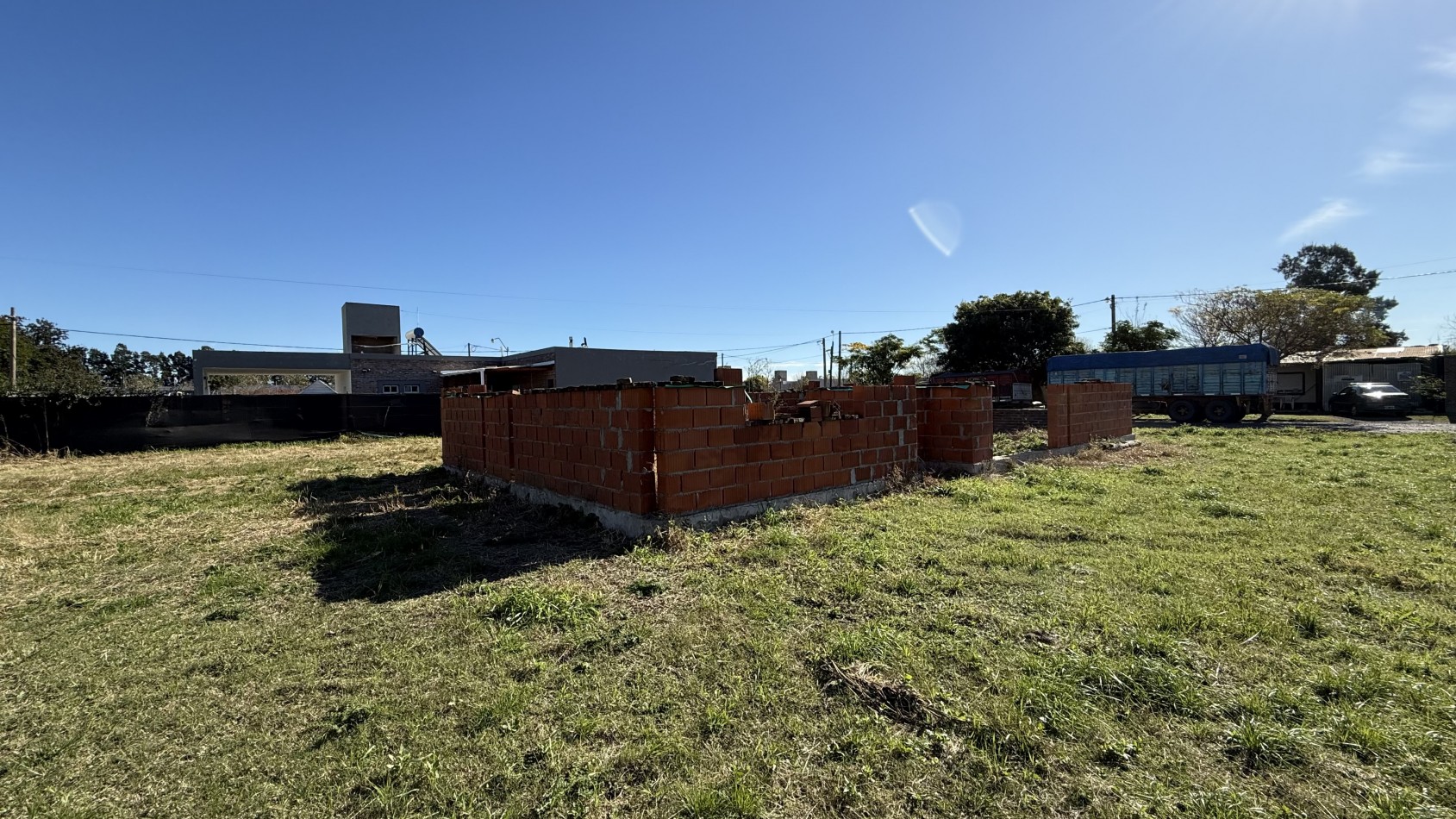 Lote con mejoras