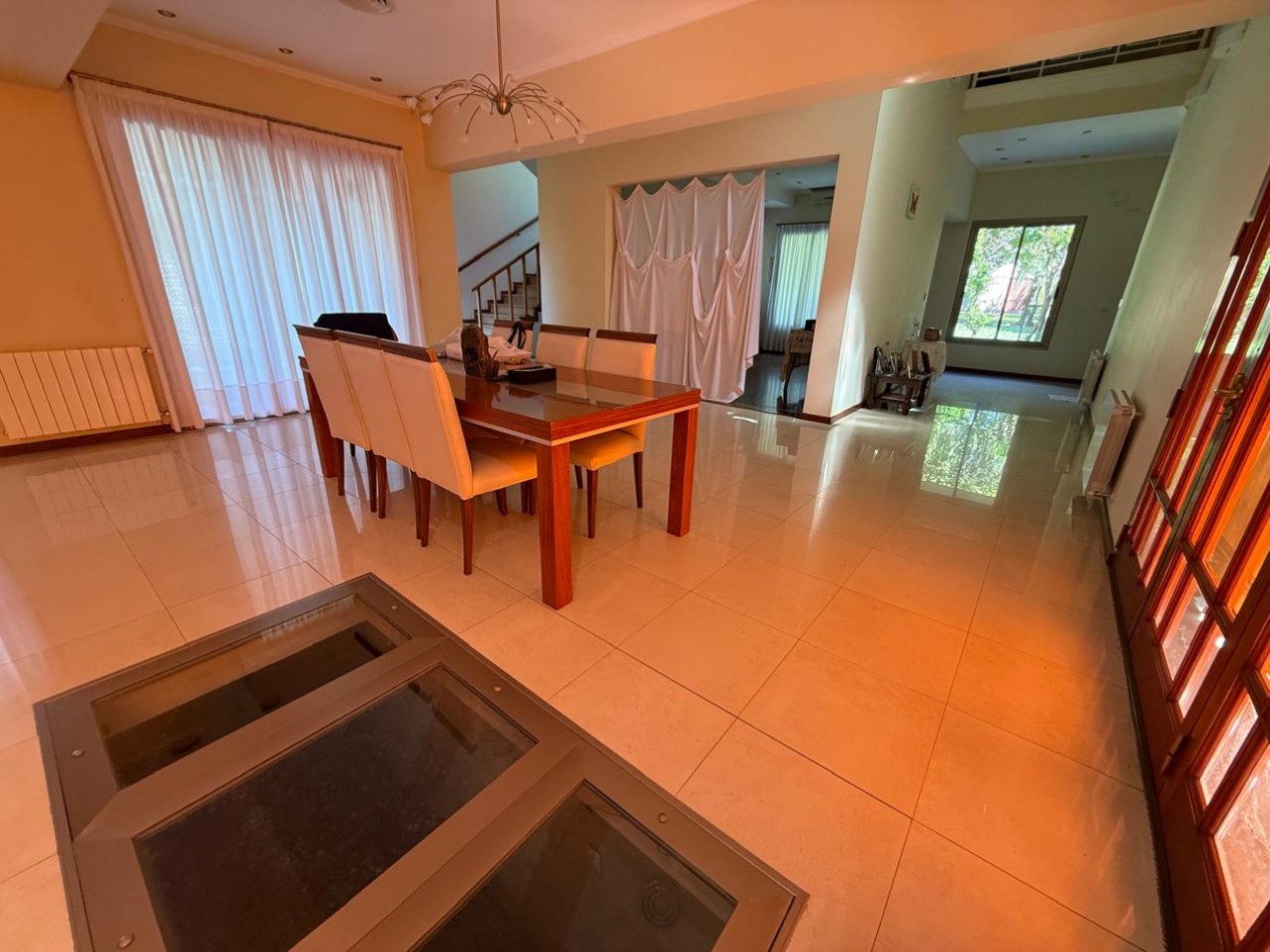 Casa con 1000 m² en Venta, 3 Dorm. en Villa Amelia