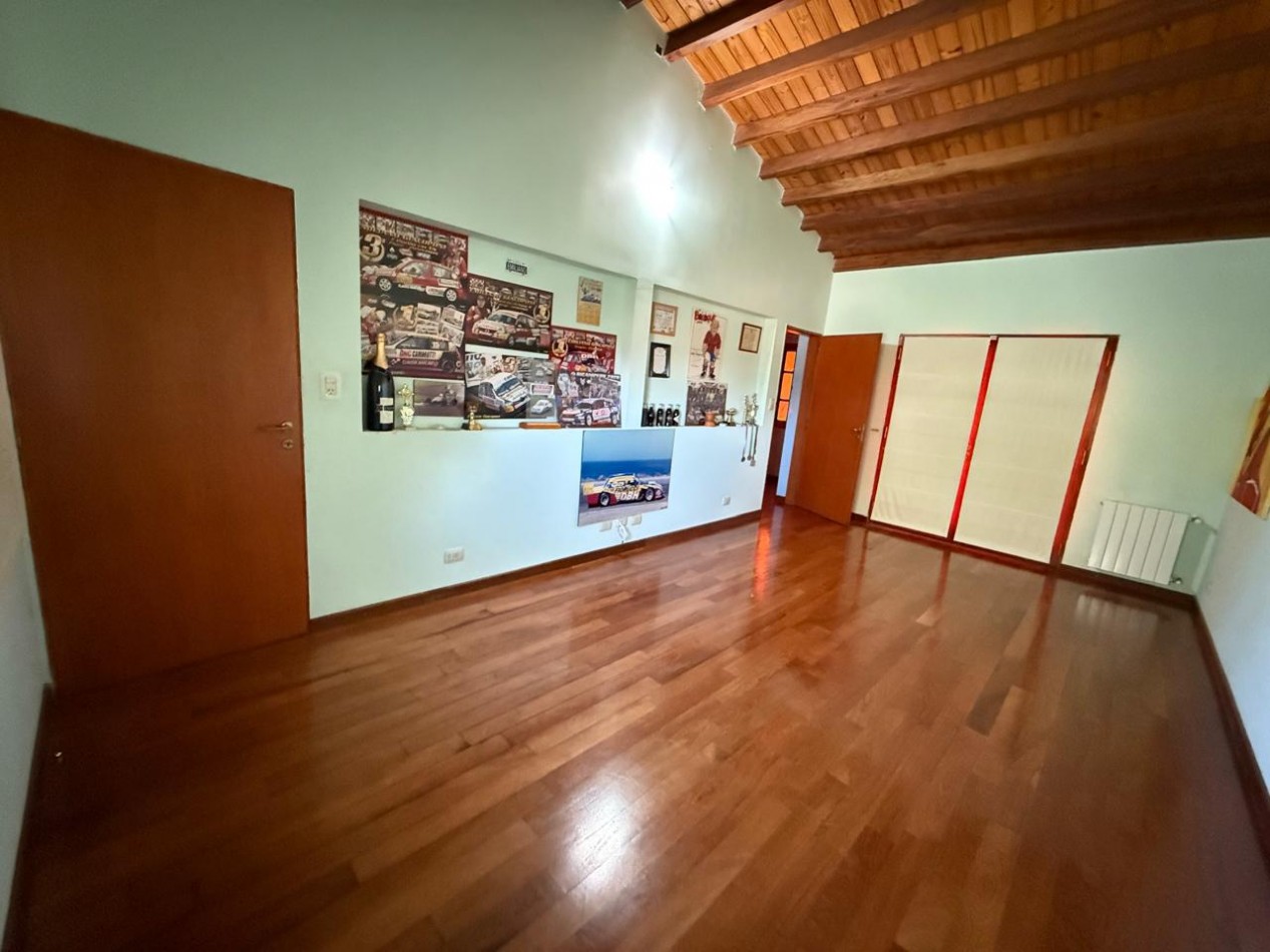 Casa con 1000 m² en Venta, 3 Dorm. en Villa Amelia
