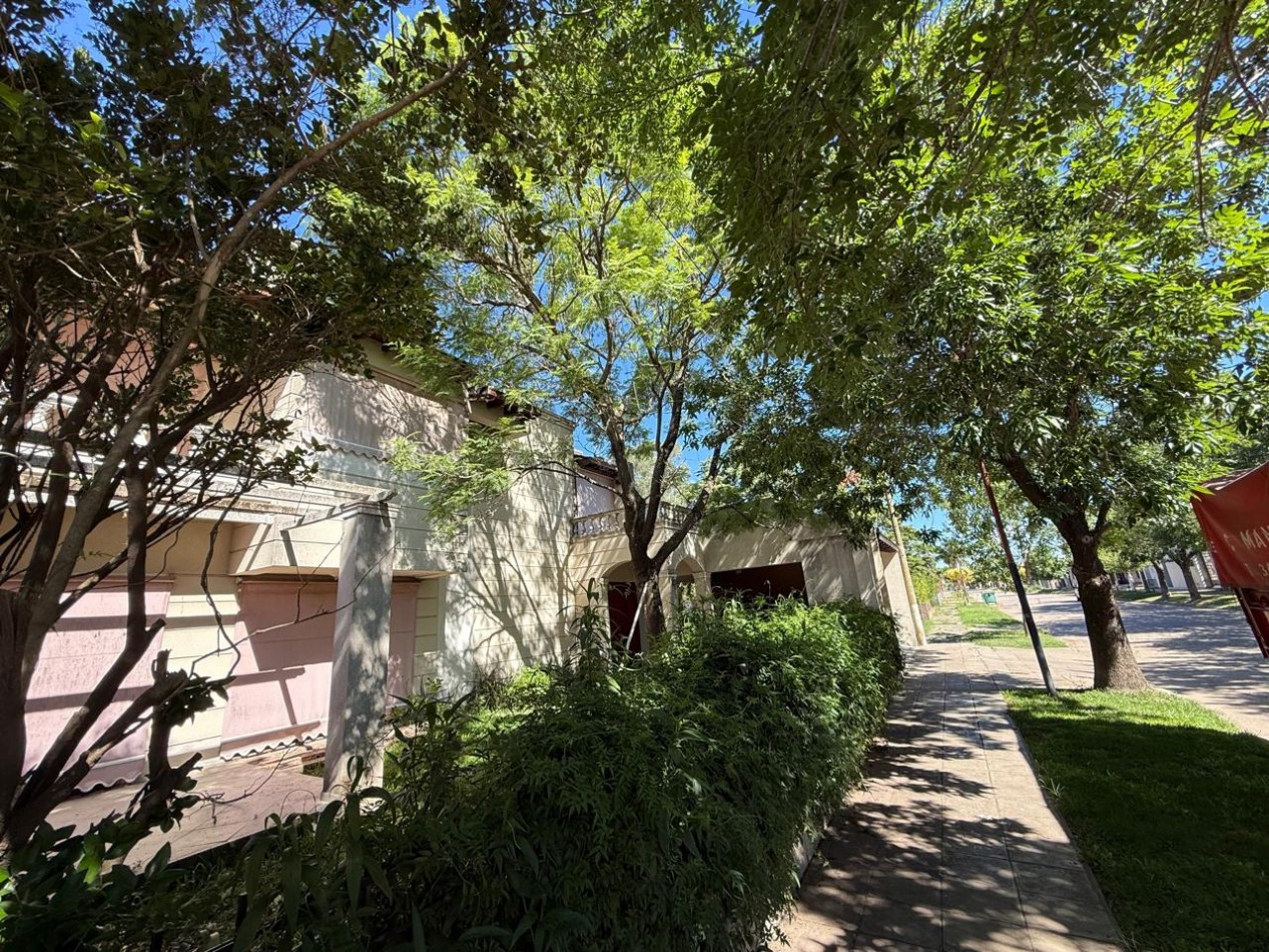 Casa con 1000 m² en Venta, 3 Dorm. en Villa Amelia