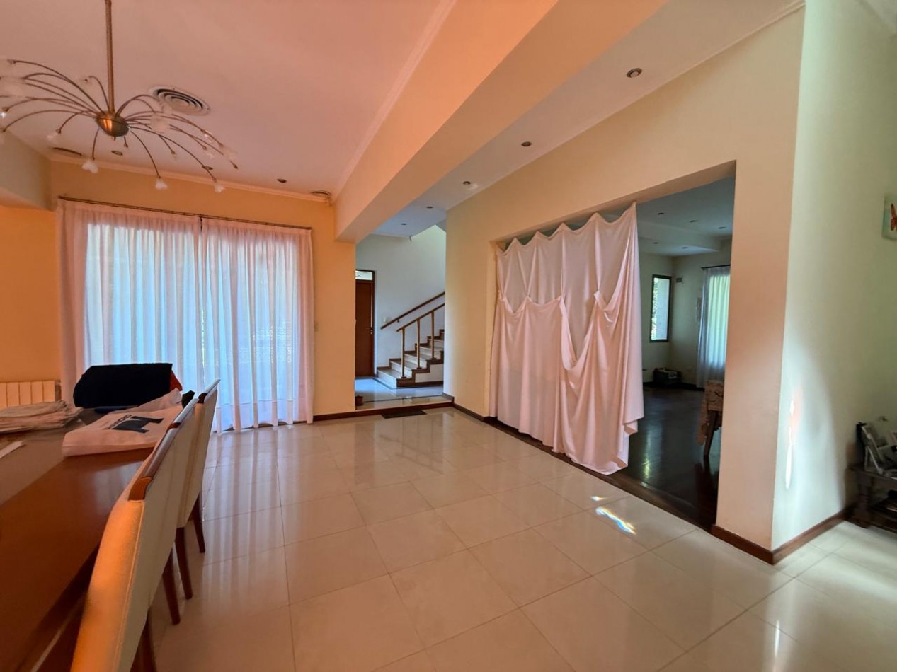 Casa con 1000 m² en Venta, 3 Dorm. en Villa Amelia