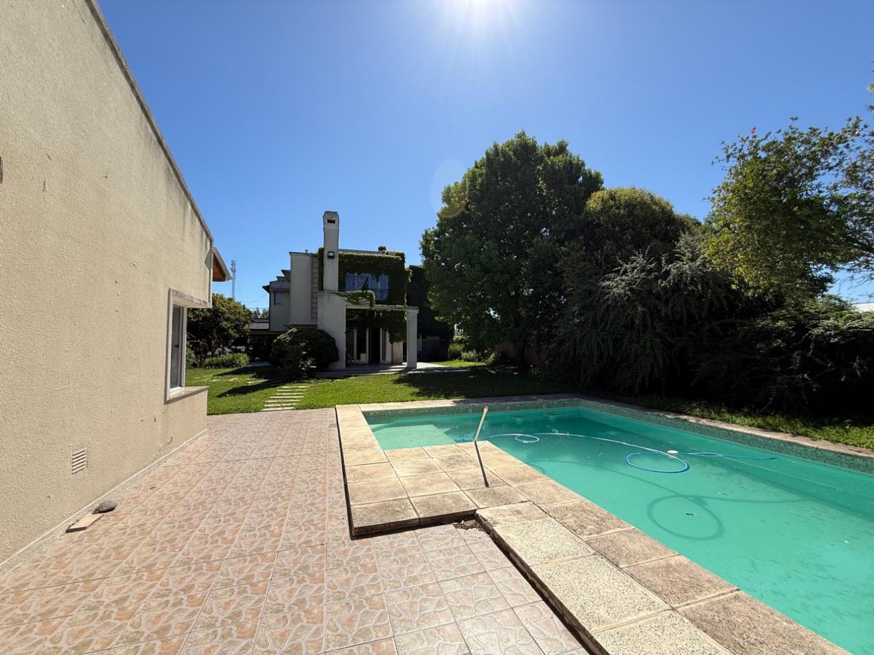 Casa con 1000 m² en Venta, 3 Dorm. en Villa Amelia