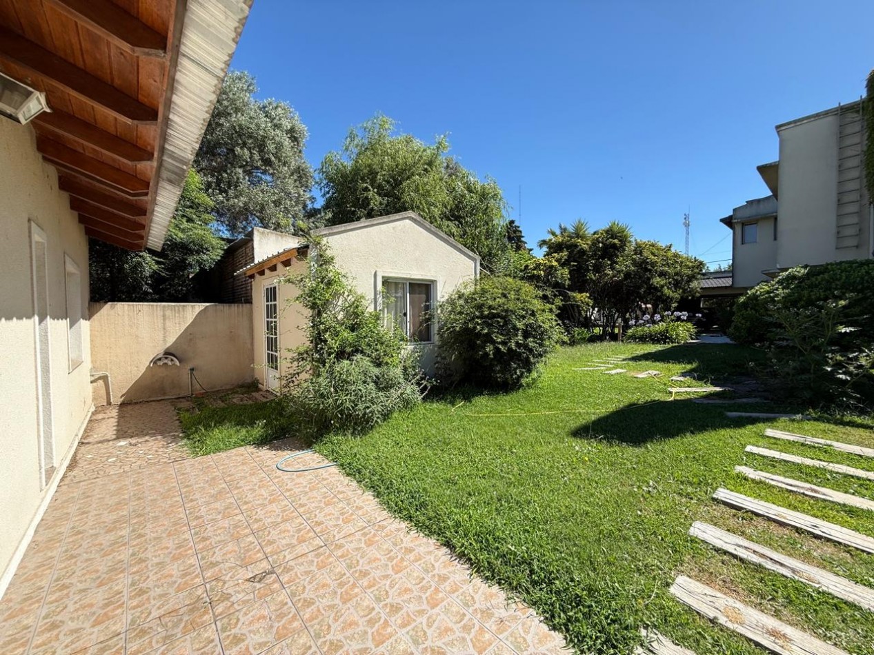 Casa con 1000 m² en Venta, 3 Dorm. en Villa Amelia