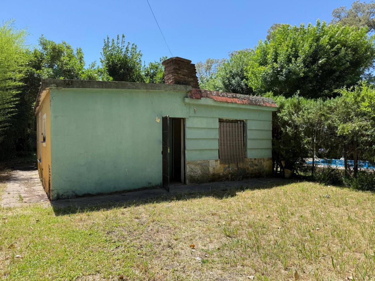 casa 2 dormitorios a refaccionar en  los pinos Villa Amelia 