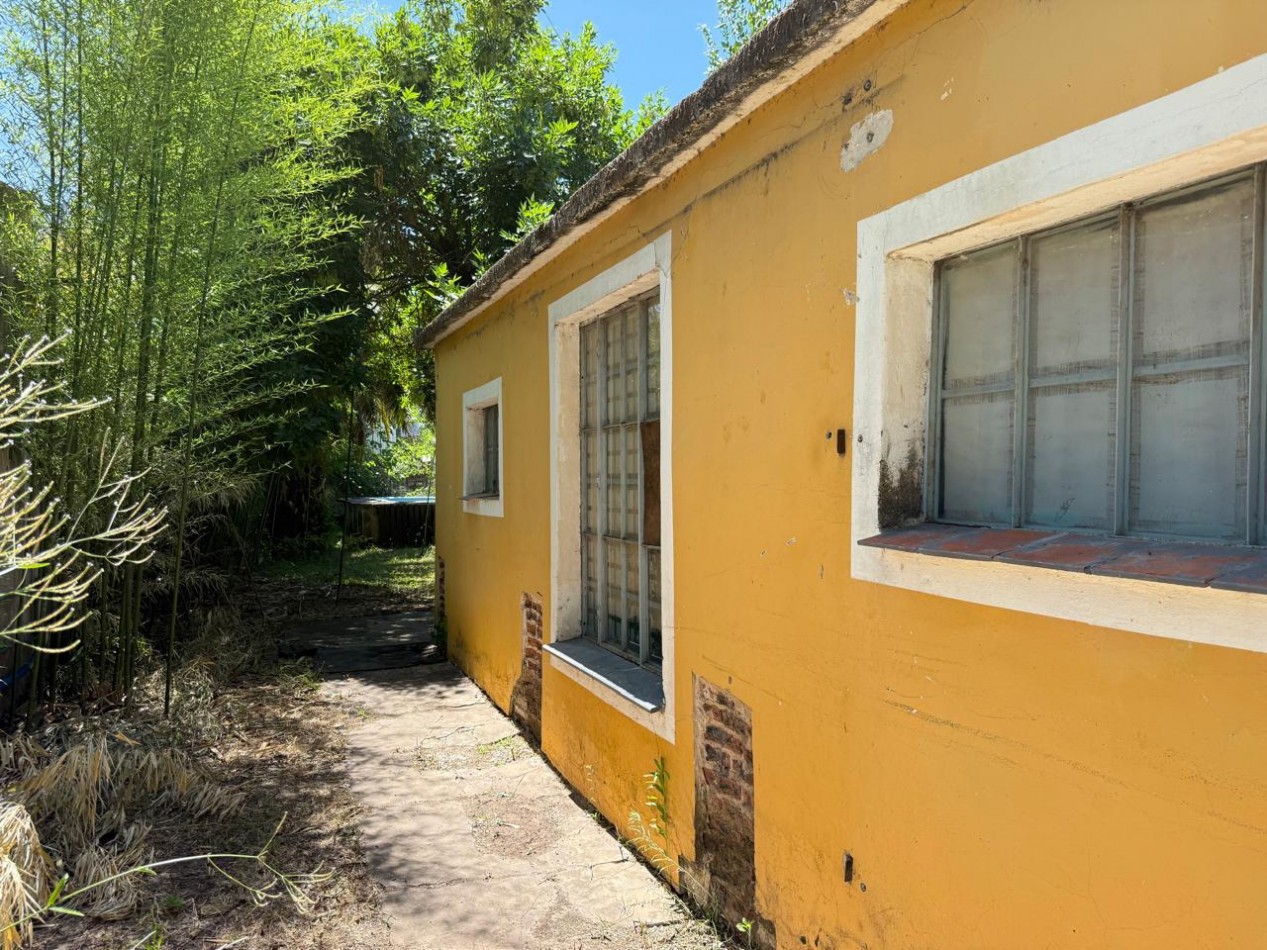 casa 2 dormitorios a refaccionar en  los pinos Villa Amelia 