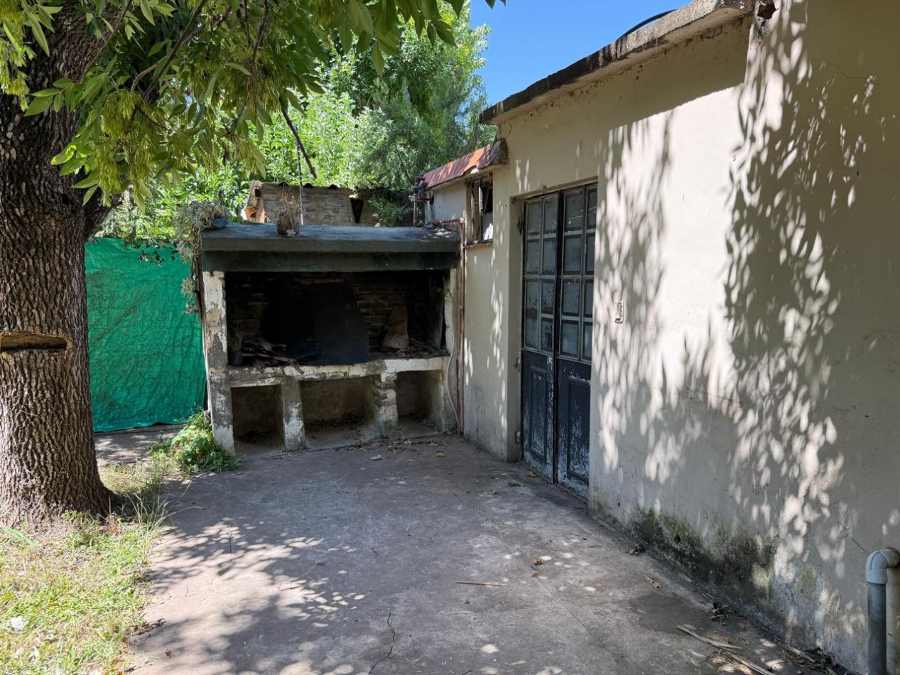 casa 2 dormitorios a refaccionar en  los pinos Villa Amelia 