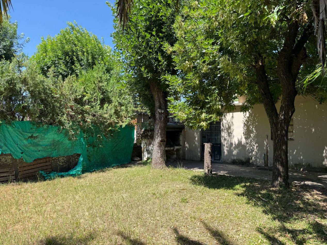 casa 2 dormitorios a refaccionar en  los pinos Villa Amelia 