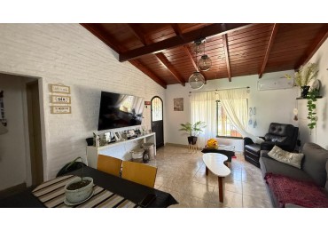 Casa con 2 Dorm. en Terreno de 450 m² en Venta en Villa Amelia